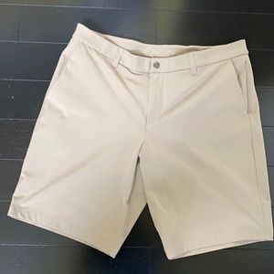 Lululemon On the Move classic performance shorts- 38